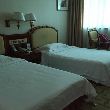Phoenix Hotel Nanning Exteriör bild